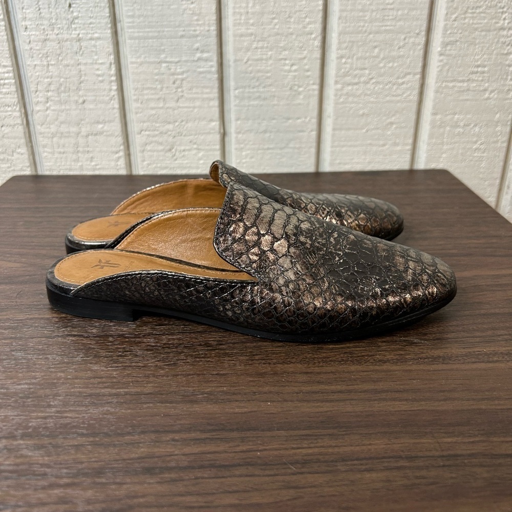 Frye Terri Metallic Embossed Mule in Pewter, size 6.